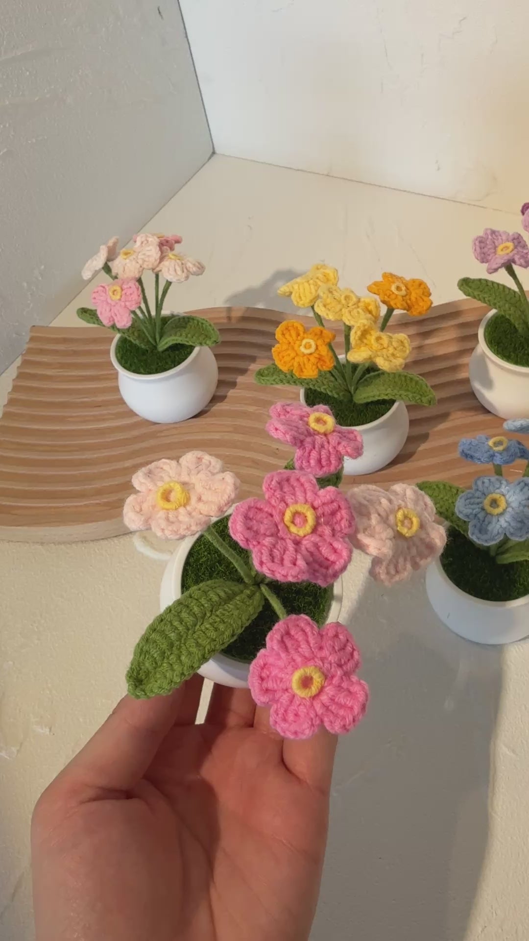 CROCHET FLOWER POT.
