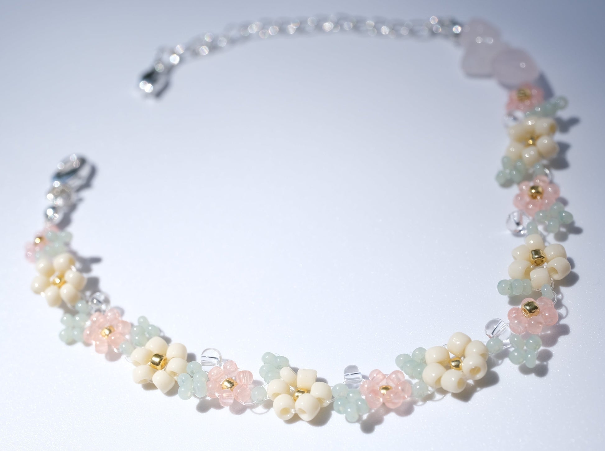 Cristal Peach Flower Beaded Bracelet, Detail